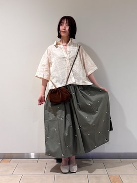 「ITEMS URBANRESEARCH（アイテムズ アーバンリサーチ）のエンブロイダリーギャザースカート（スカート、グリーン系）」を使った、れ い か さん（レディース・153cm）の春コーディネート