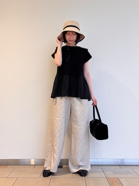「SMELLY（スメリー）のシャイニースクエアバッグ（トートバッグ、ブラック系）」を使った、れ い か さん（レディース・153cm）の春コーディネート
