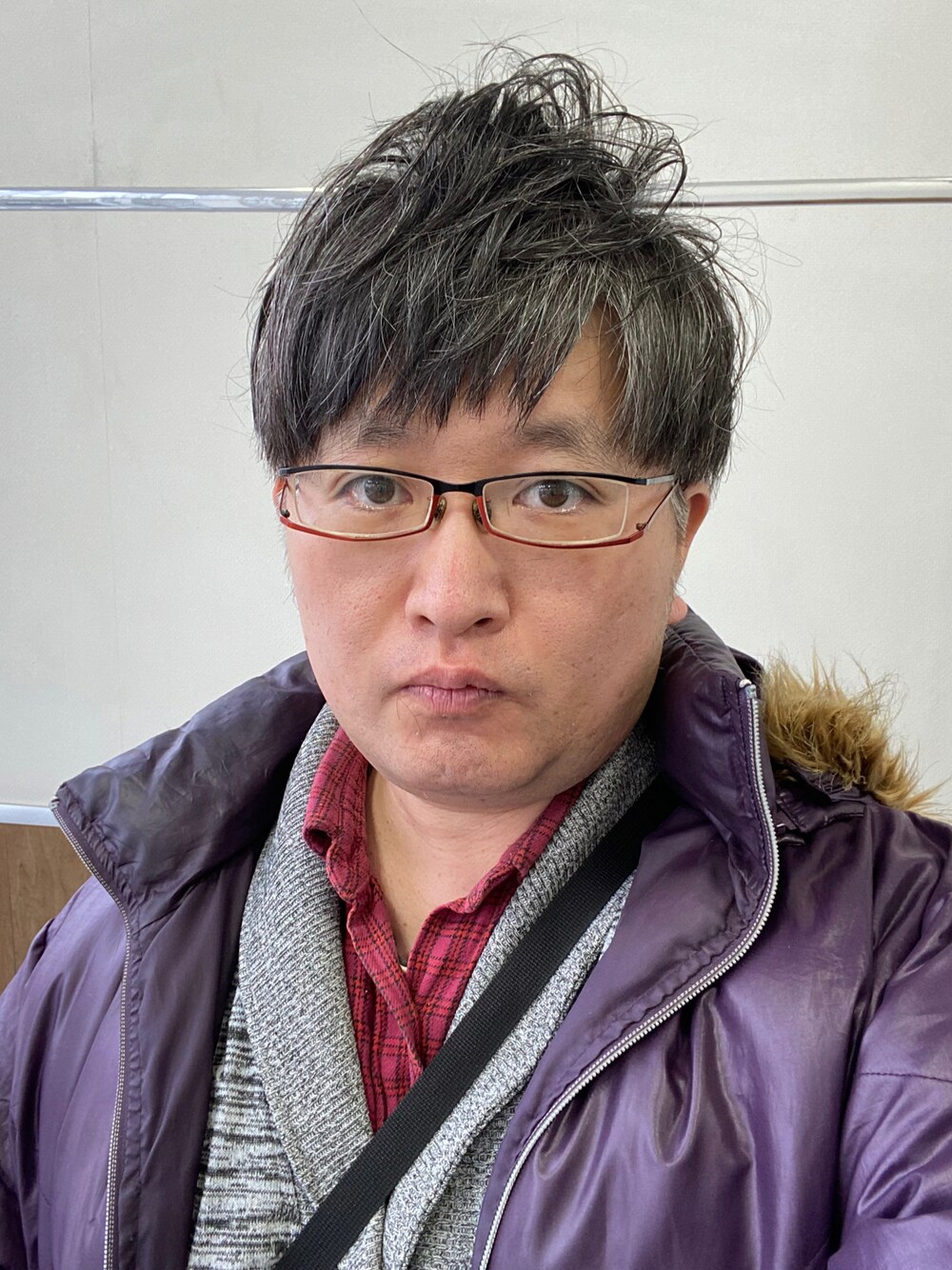 「ツーブロックマッシュ、木村拓哉、クリスチャンアーティスト、Christian Artist、アラフォー男子、46歳、楠山祐輔、yusukekusuyama、kusuyamayusuke、ゆーくす」｜「PARTY HOUSEのアイテム（ダウンジャケット/コート、パープル系）」を使った、Yusuke Kusuyama ‐ 楠山祐輔さん（メンズ・173cm）の冬コーディネートの1枚目の写真