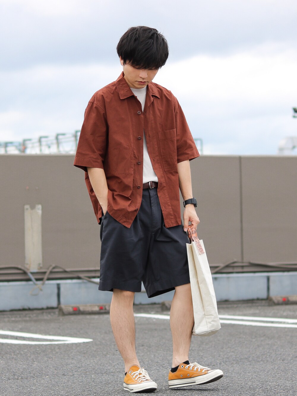 「CONVERSEのアイテム（スニーカー、オレンジ系）」を使った、GPさん（メンズ・163cm）の夏コーディネートの1枚目の写真