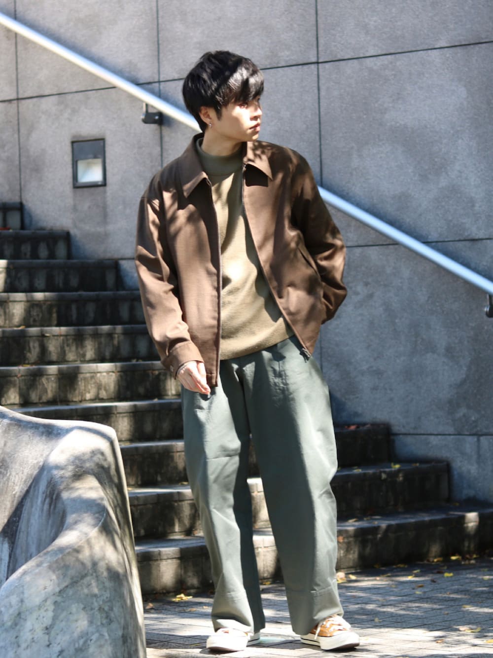 「だから秋服が好き、休日スタイル、秋コーデ、カーキ、プチプラ、wearhalloween2021、カラーパンツ、UNIQLO」｜「UNIQLOのアイテム（パンツ、グリーン系）」を使った、GPさん（メンズ・163cm）の秋コーディネートの1枚目の写真