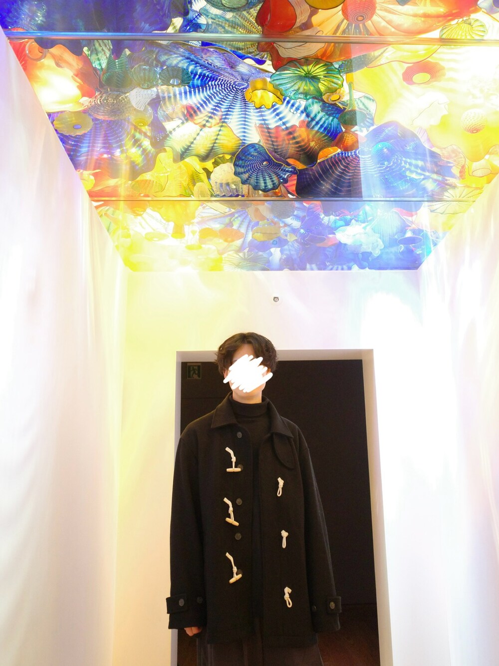 「シンプルスタイル、お出かけコーデ、カジュアルコーデ、ワイドパンツ、オトナカジュアル、モノトーン、冬コーデ、ダッフルコート、美術館コーデ」｜「remerのloose over half duffle / ルーズオーバーハーフダッフル（ダッフルコート、ブラック系）」を使った、ISMさん（メンズ・178cm）の冬コーディネートの1枚目の写真