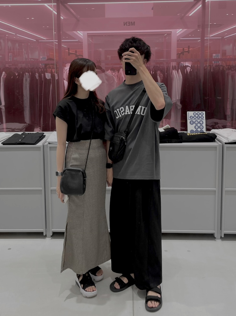 「夏コーデ、カジュアルコーデ、オトナカジュアル、シンプル、休日スタイル、モノトーン、モノトーンコーデ、きれいめカジュアル」｜「remerのloose UNBASIC logo over Tee / ルーズアンベーシックロゴオーバーT（Tシャツ/カットソー、グレー系）」を使った、ISMさん（メンズ・178cm）の夏コーディネートの1枚目の写真
