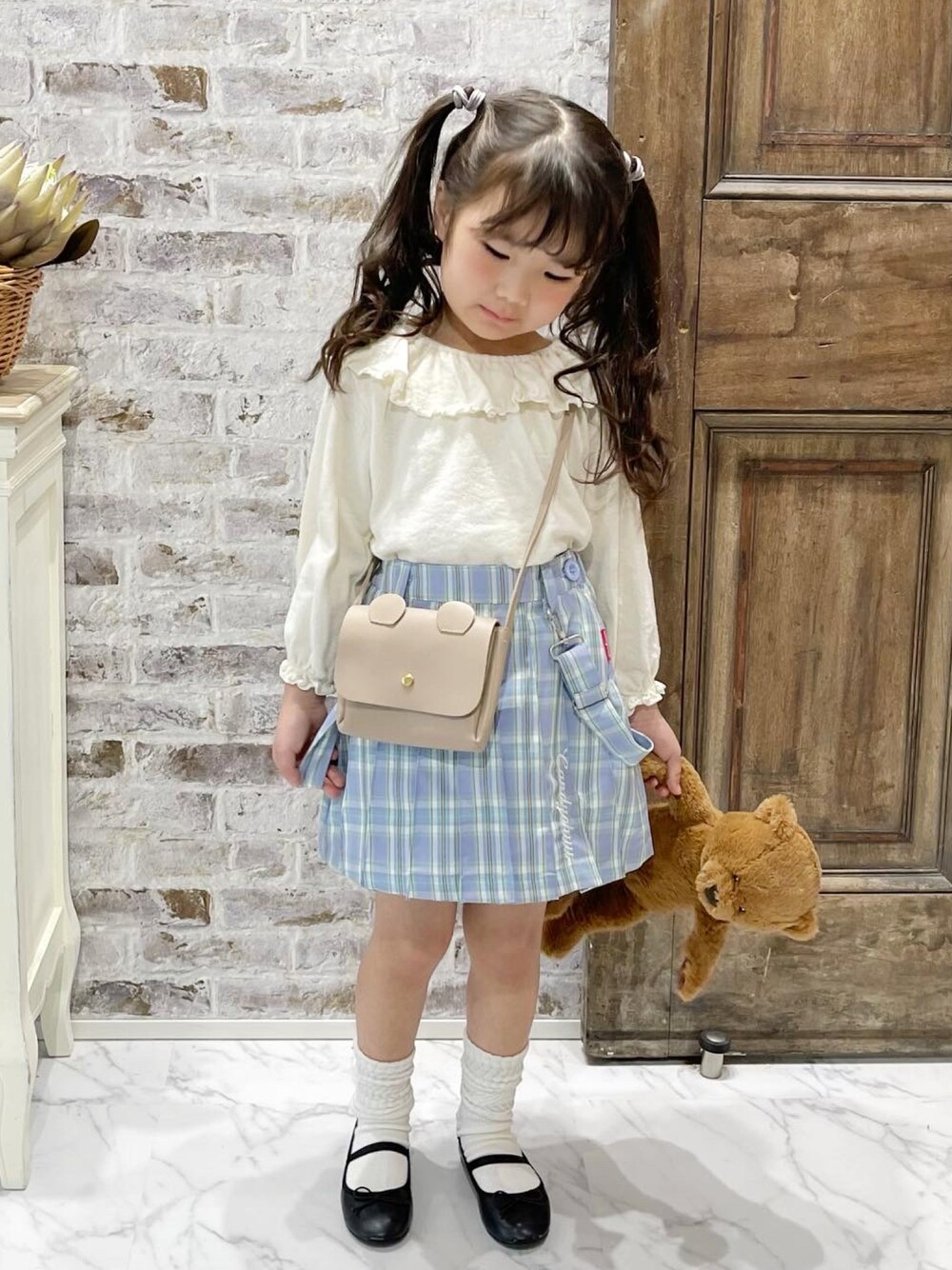 「candychuu、Candychuuスペシャルアンバサダー、チェックスカート、春服、パステル映える春、春コーデ、バレエシューズ、ルーズソックス、プチプラ」｜「3coinsのアイテム（ショルダーバッグ、ベージュ系）」を使った、KAEDE🍁さん（キッズ・100cm）の春コーディネートの1枚目の写真