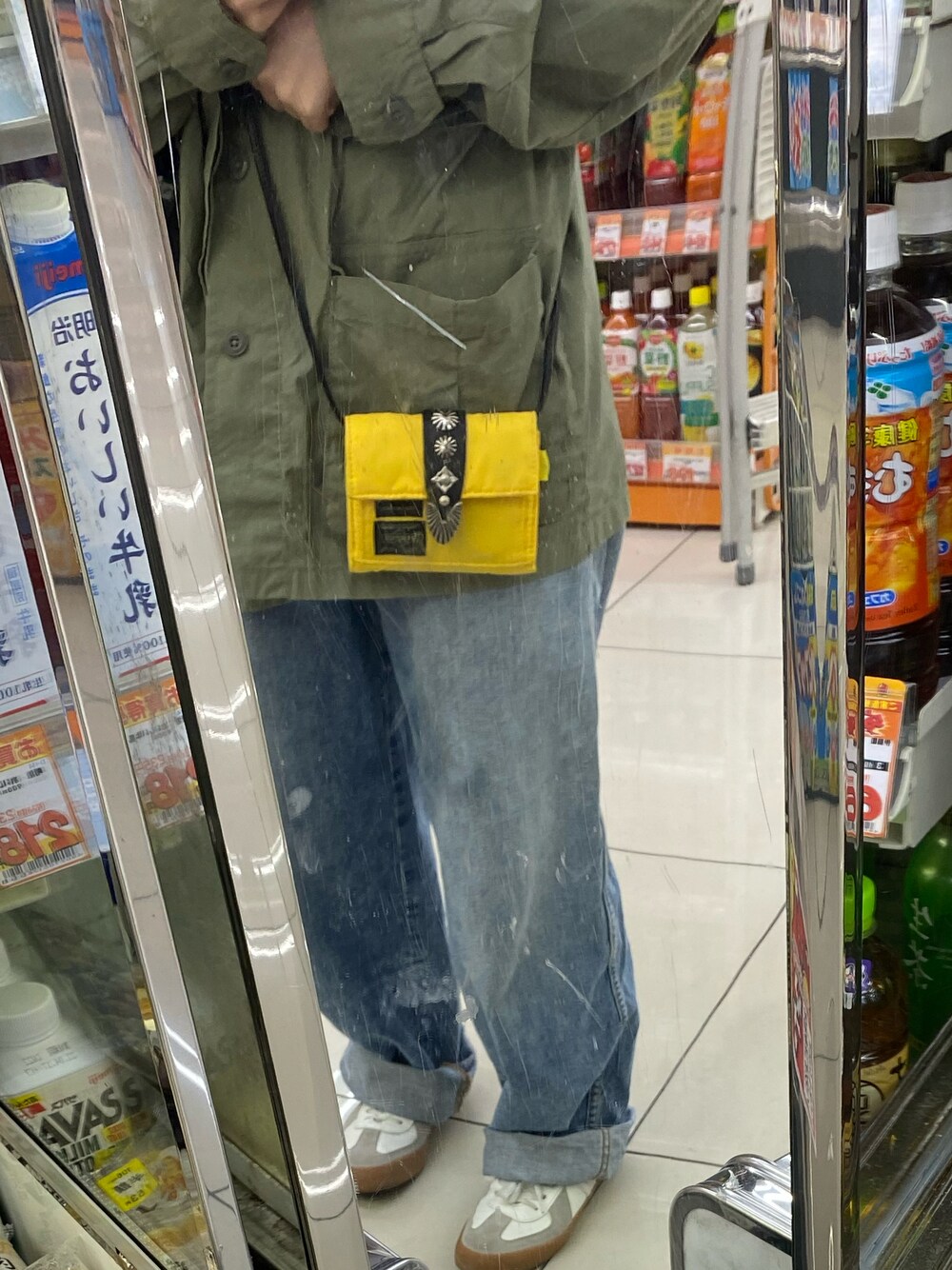 「UNIQLOのアイテム（デニムパンツ、ブルー系）」を使った、ainaさん（レディース・152cm）の夏コーディネートの1枚目の写真