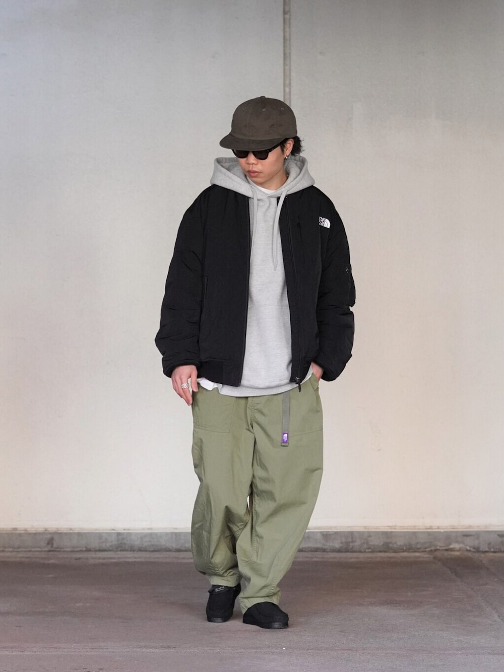 「ビッグシルエット、REMI RELIEF、CAP、THE NORTH FACE、THE NORTH FACE PURPLE LABEL、ビックシルエット、KIJIMA TAKAYUKI、clarks、PORT BY ARK、REMI RELIEF NAVY LABEL」｜「PORT BY ARKのPORT BY ARK / ポートバイアーク：KIJIMA TAKAYUKI for PORT BY ARK 6 Panel Cap：PO10-C002[COR]（キャップ、グリーン系）」を使った、ARKnets STAFFさん（メンズ・165cm）の冬コーディネートの1枚目の写真