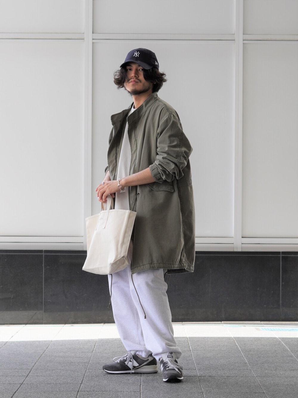 「スウェットパンツ、ミリタリー、REMI RELIEF、Danton、オーバーサイズ、THE NORTH FACE PURPLE LABEL、春アウター、marka、ミリタリーコーデ、REMI RELIEF NAVY LABEL」｜「REMI RELIEF NAVY LABELのREMI RELIEF NAVY LAB / レミレリーフ ネイビーレーベル：モッズコート：RN1016SDIAK[STD]（ミリタリージャケット、グリーン系）」を使った、ARKnets STAFFさん（メンズ・174cm）の春コーディネートの1枚目の写真