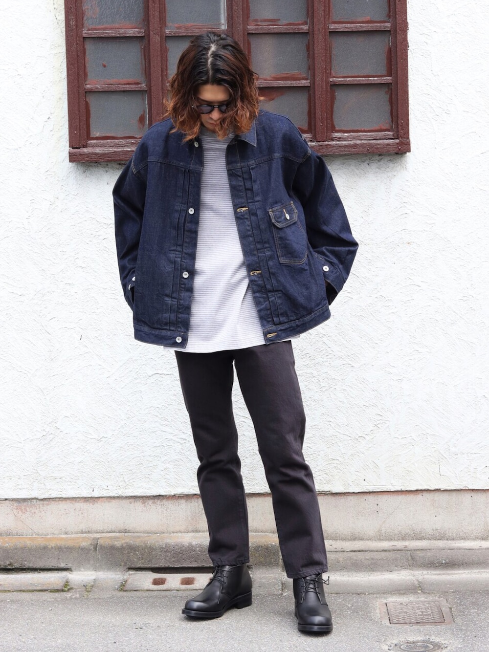 「シンプルコーデ、デニムジャケット、ノースリーブ、休日スタイル、カジュアルコーデ、marka、PORT BY ARK」｜「markaのmarka / マーカ：DENIM JACKET TYPE-1 - 12oz cotton denim -：M21C-01BL02C[COR]（デニムジャケット、ブルー系）」を使った、ARKnets STAFFさん（メンズ・173cm）の冬コーディネートの1枚目の写真