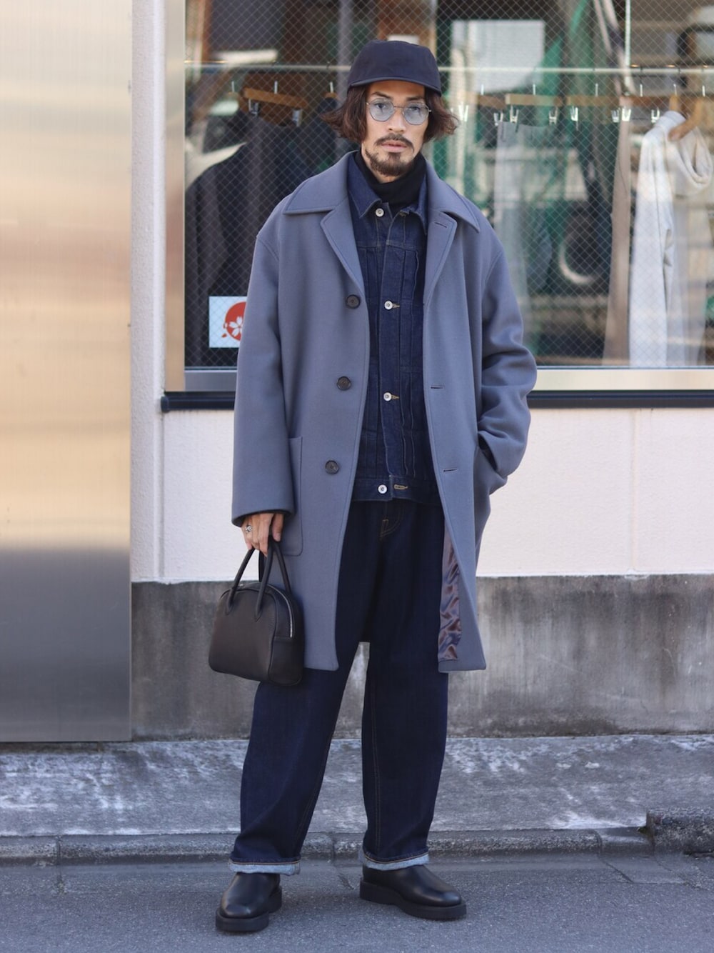 「デニムジャケット、デニムパンツ、アメカジ、ロングコート、カジュアル、パンツスタイル、今日のコーデ、休日スタイル、marka」｜「AURALEEのアイテム（ノーカラーコート、ブルー系）」を使った、ARKnets STAFFさん（メンズ・175cm）の冬コーディネートの1枚目の写真
