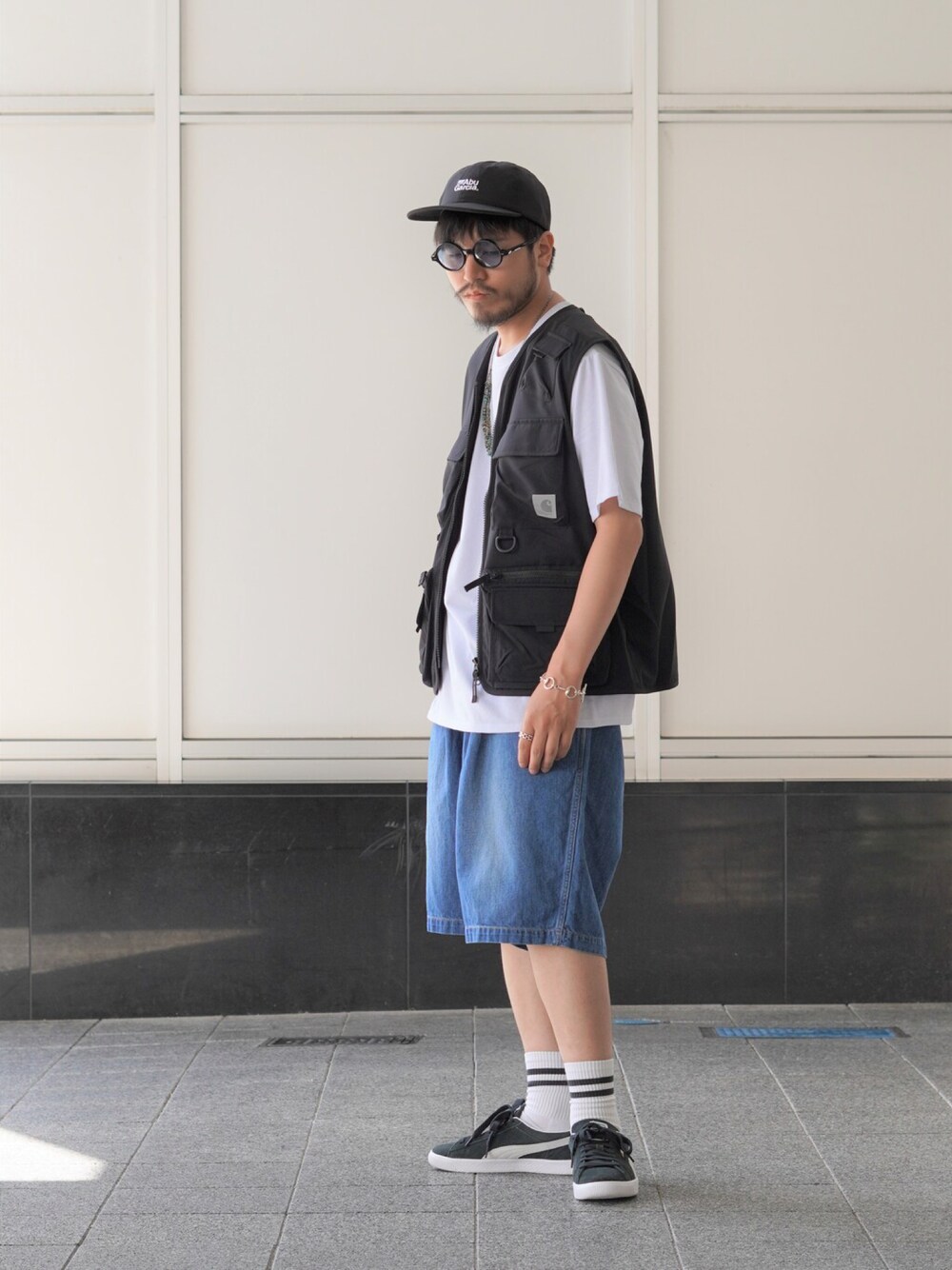 「ベスト、gold、patagonia、PUMA、Carhartt wip、LAVER、PORT BY ARK、JULIUS TART OPTICAL、ABU GARCIA、ONLY ARK」｜「Carharttのアイテム（その他アウター、ブラック系）」を使った、ARKnets STAFFさん（メンズ・174cm）の夏コーディネートの1枚目の写真