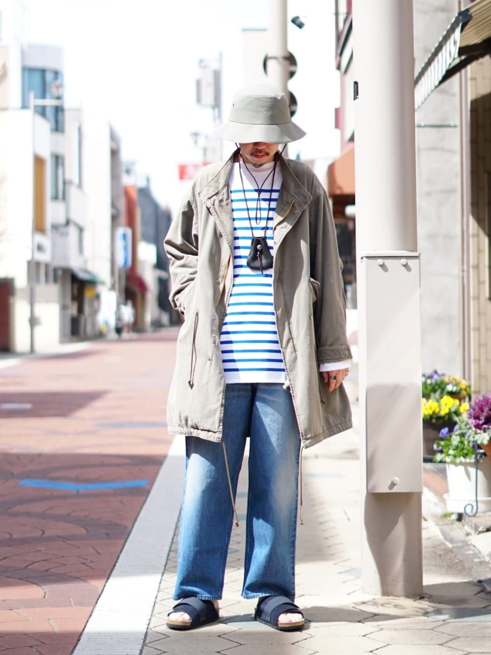 「モッズコート、REMI RELIEF、ARC'TERYX、birkenstock、orcival、hat、春アウター、パステル映える春、CIOTA、REMI RELIEF NAVY LABEL」｜「ARC'TERYXのアイテム（ハット、グリーン系）」を使った、ARKnets STAFFさん（メンズ・178cm）の春コーディネートの1枚目の写真