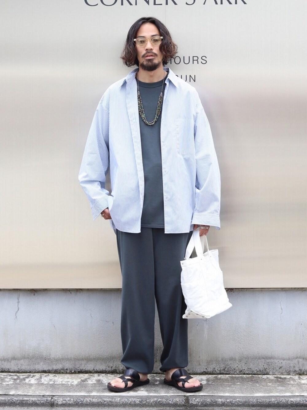 「初夏コーデ、シンプルコーデ、休日スタイル、セットアップ、Tシャツ、ブラウス、graphpaper、marka、トートバッグ、YAECA」｜「Graphpaperのアイテム（シャツ/ブラウス、ブルー系）」を使った、ARKnets STAFFさん（メンズ・175cm）の春コーディネートの1枚目の写真