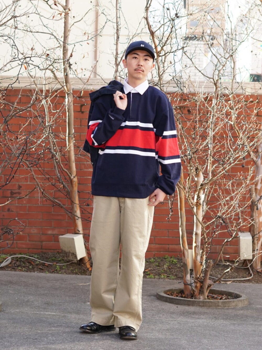 「オトナカジュアル、シャツスタイル、BARBARIAN、FLAG SPORT、ALDEN、orslow、nanamica、ONLY ARK、ラガーシャツ、ポロシャツ、チノパン、カラーパンツ、キャップ、デニムジャケット、ローファー」｜「BarbarianのBARBARIAN / バーバリアン：【ONLY ARK】別注 BSS L/S：ONLYARK-0-2023[STD]（ポロシャツ、ブルー系）」を使った、ARKnets STAFFさん（メンズ・178cm）の春コーディネートの1枚目の写真