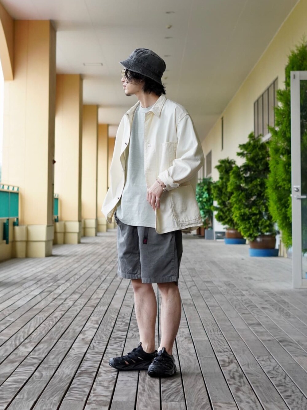 「orslow、ハーフパンツ、GRAMICCI、バケットハット、無地T、HOKAONEONE、JULIUS TART OPTICAL、WP、REMI RELIEF NAVY LABEL、デニムっていいよね」｜「WPのWP / ダブリューピー：WPC BUCKET HAT：WP09-C01[WAX]（ハット、グレー系）」を使った、ARKnets STAFFさん（メンズ・170cm）の夏コーディネートの1枚目の写真
