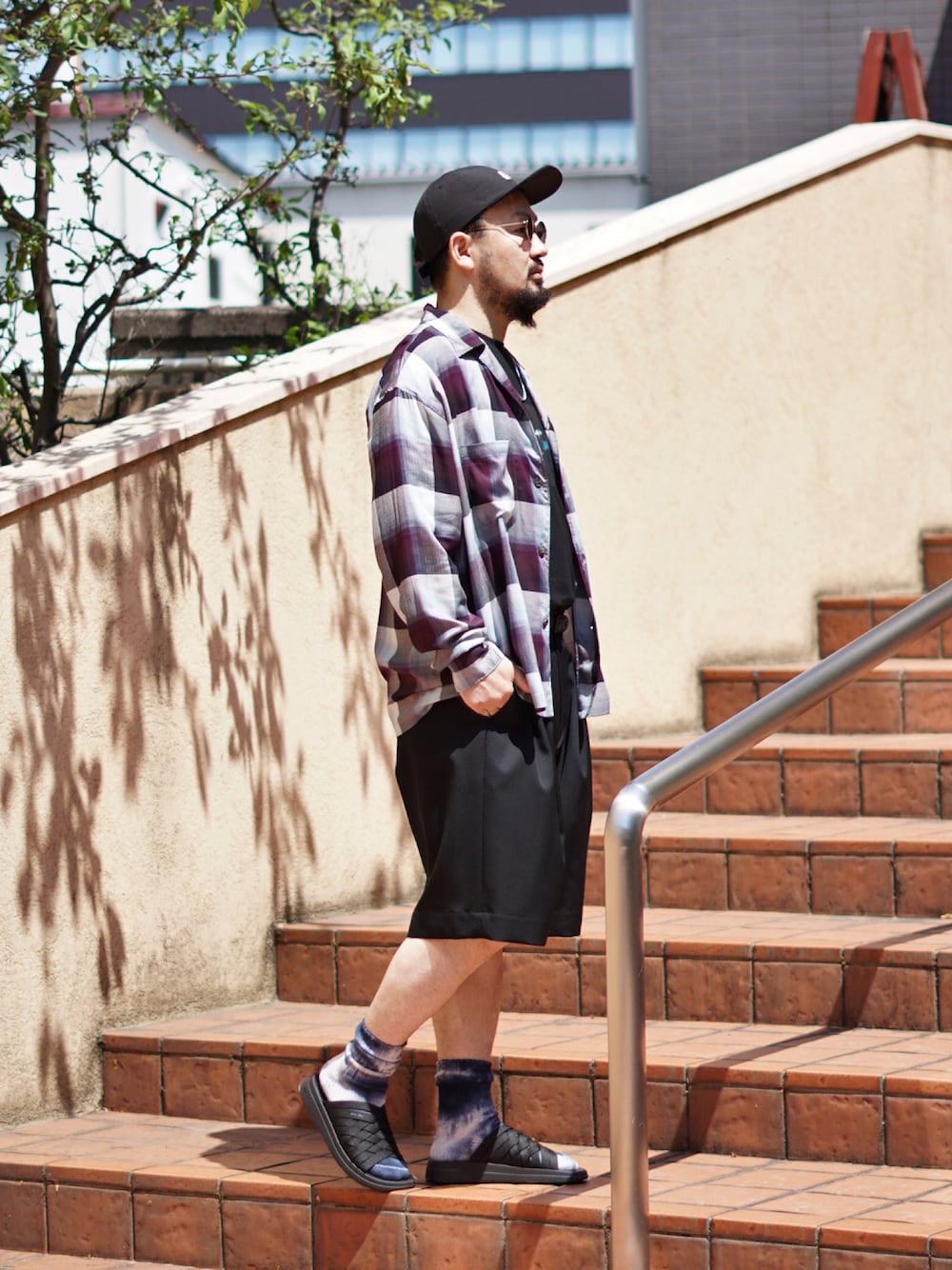 「キャップ、サングラス、UNUSED、TIMEX、sugarhill、LARRY SMITH、MALIBU SANDALS、careering、stein、ABU GARCIA」｜「steinのアイテム（その他パンツ、ブラック系）」を使った、ARKnets STAFFさん（メンズ・173cm）の夏コーディネートの1枚目の写真