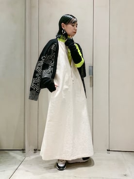 「ネオンイエロー」｜「アイテム（ワンピース/ドレス）」を使った、mikako さん（レディース・160cm）の秋コーディネート
