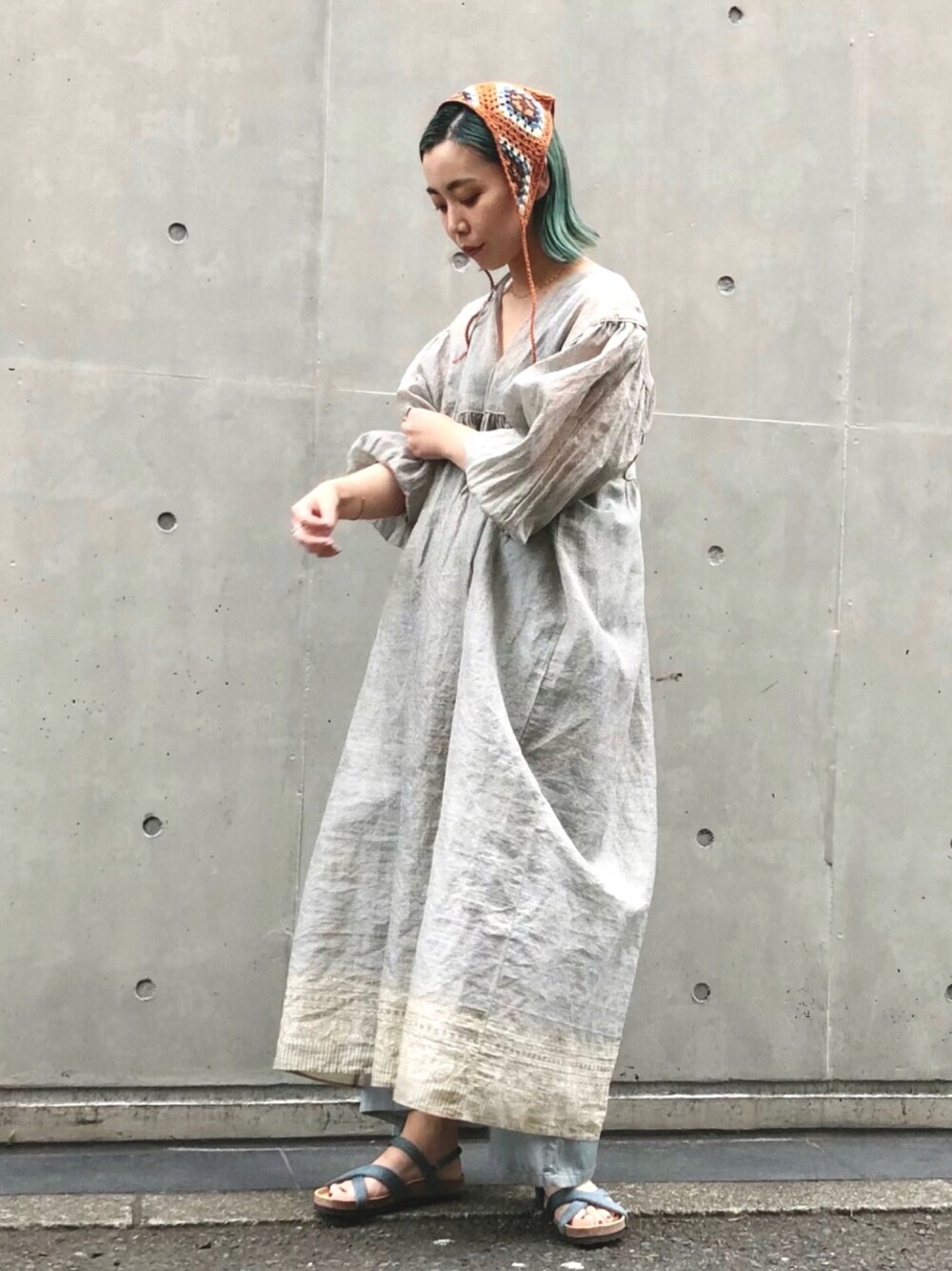 cardo fabrica（カルドファブリカ）の「〇リネン刺繍×ピンタック