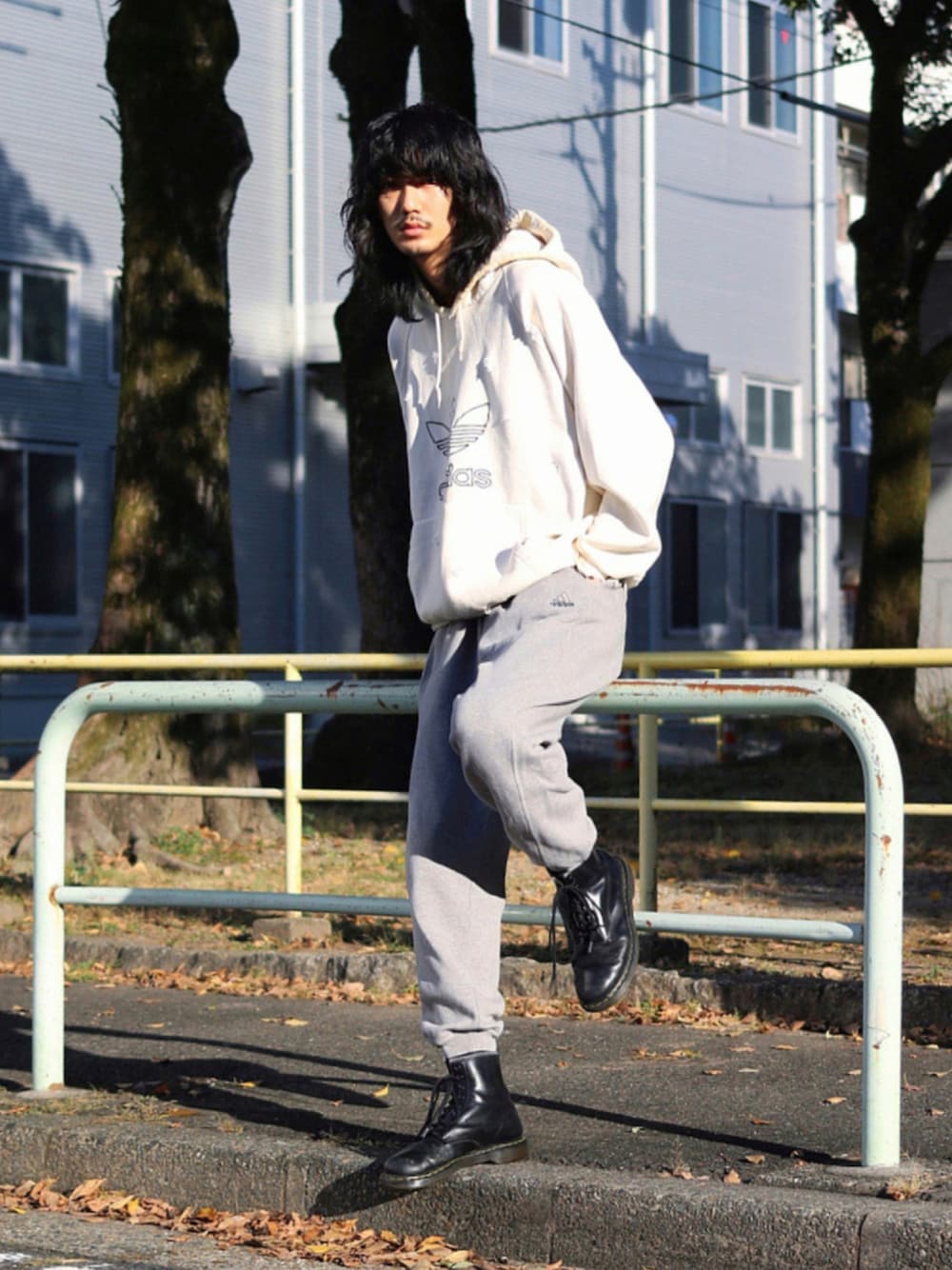 adidas ダメージ加工 パーカー かやゆー着用ブランド ボロパーカー