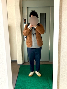 「アイテム（カーディガン/ボレロ、ブラウン系）」を使った、ビックバンベイダーさん（メンズ・176cm）の冬コーディネート