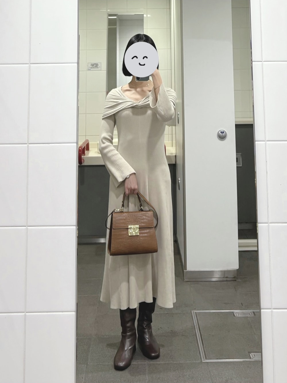 「春コーデ、シンプルコーデ、フェミニン、ニットワンピース、ロングブーツ、ワンピース、古着、ZOZOUSED、骨格ウェーブ、イエベ秋、ソフトエレガント」｜「AULENTTIの【AULENTTI/オーレンティ】クロコスタンプハンドバッグ（ハンドバッグ、ブラウン系）」を使った、🥚たまごﾁｬﾝ🥚さん（骨格ウェーブ・レディース・159cm）の春コーディネートの1枚目の写真