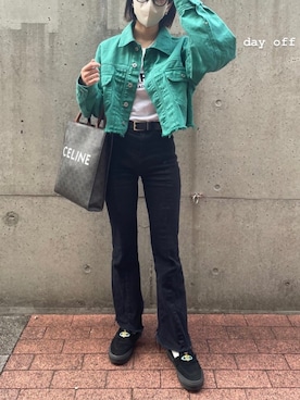 「アイテム（デニムジャケット、グリーン系）」を使った、kahoさん（レディース・155cm）の春コーディネート