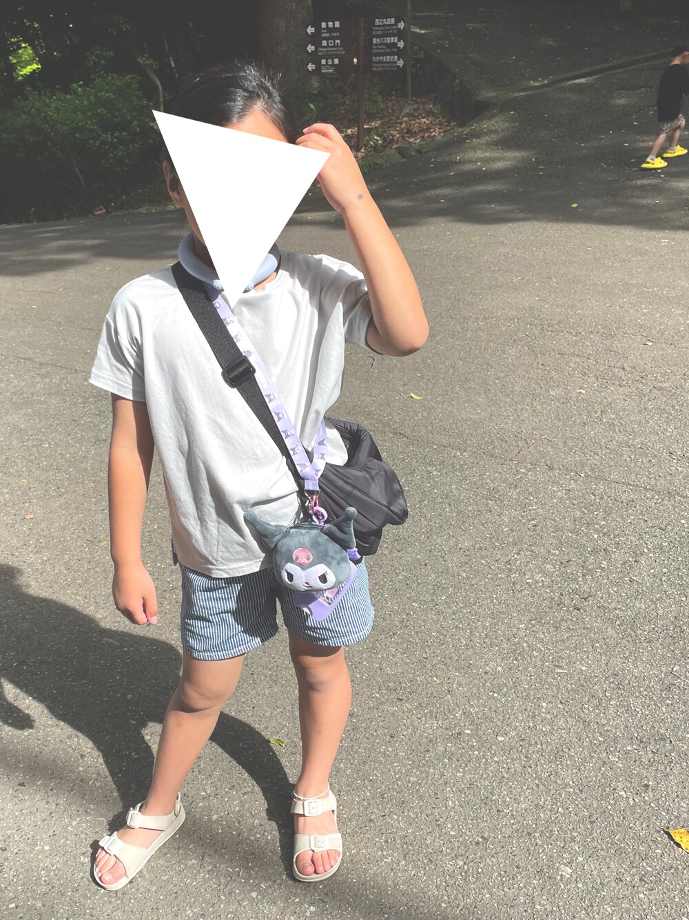 「プチプラ、夏だ！Tシャツ着よう！、キッズコーデ、おんなのこ、Tシャツ、サンダル」｜「URBAN RESEARCH DOORSの『親子リンク』『WEB/一部店舗限定サイズ』add fabrics防汚Tシャツ(KIDS)（Tシャツ/カットソー、ホワイト系）」を使った、oshamaさん（キッズ・120cm）の夏コーディネートの1枚目の写真