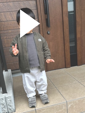 「アイテム（スニーカー）」を使った、oshamaさん（キッズ・130cm）の秋コーディネート