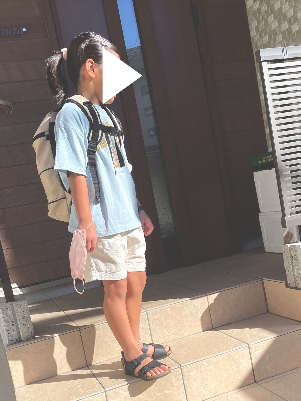 「お出かけコーデ、シンプル、小学生、リュック、水色×白、Tシャツ、ビルケンシュトック」｜「Ocean&Groundのアイテム（Tシャツ/カットソー、ブルー系）」を使った、oshamaさん（キッズ・120cm）の秋コーディネートの1枚目の写真