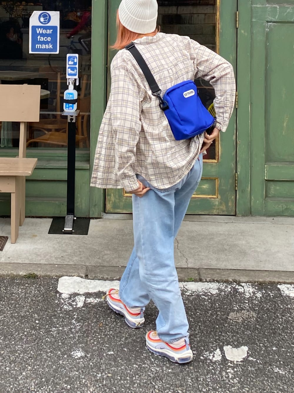 「Levi'sのアイテム（デニムパンツ、ブルー系）」を使った、りさん（レディース・162cm）の秋コーディネートの1枚目の写真