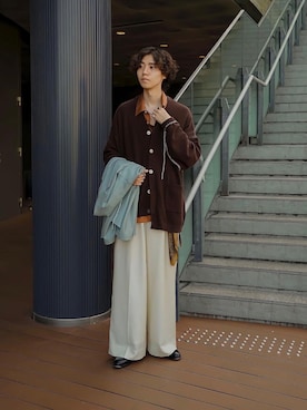 「アイテム（カーディガン/ボレロ、ブラウン系）」を使った、Ryuさん（メンズ・183cm）の秋コーディネート
