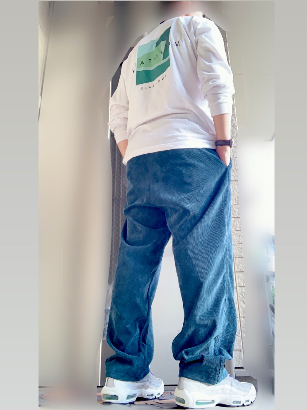 「秋のコーデ、NUMERALS、ロンT、バックプリント、niko and ...、コーデュロイ、コーデュロイパンツ、NIKE、airmax95、スニーカーコーデ」｜「niko and...のストレッチコーデュロイパンツ（その他パンツ、グリーン系）」を使った、るーさん（メンズ・170cm）の秋コーディネートの1枚目の写真