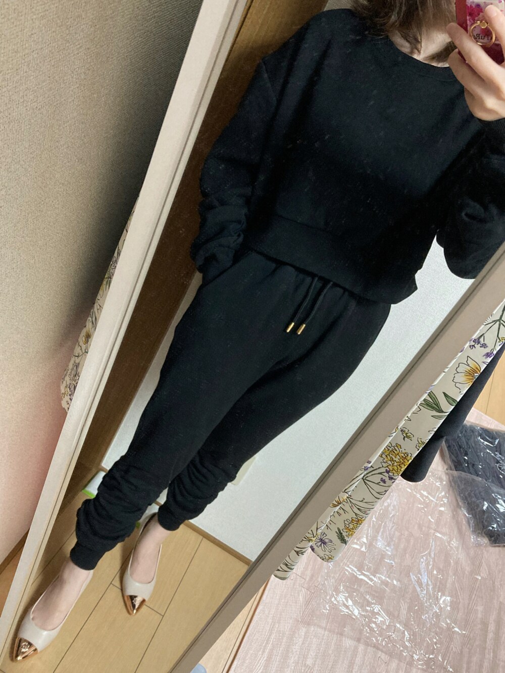 「スエット、オトナカジュアル、セットアップ、セールで買いました、おしゃれさんと繋がりたい、ブラック、シンプル、ショート丈、可愛い、ラクチンコーデ、155cm、秋冬コーデ、きれいめカジュアル」｜「Radyのアイテム（セットアップ、ブラック系）」を使った、yunさん（レディース・155cm）の秋コーディネートの1枚目の写真