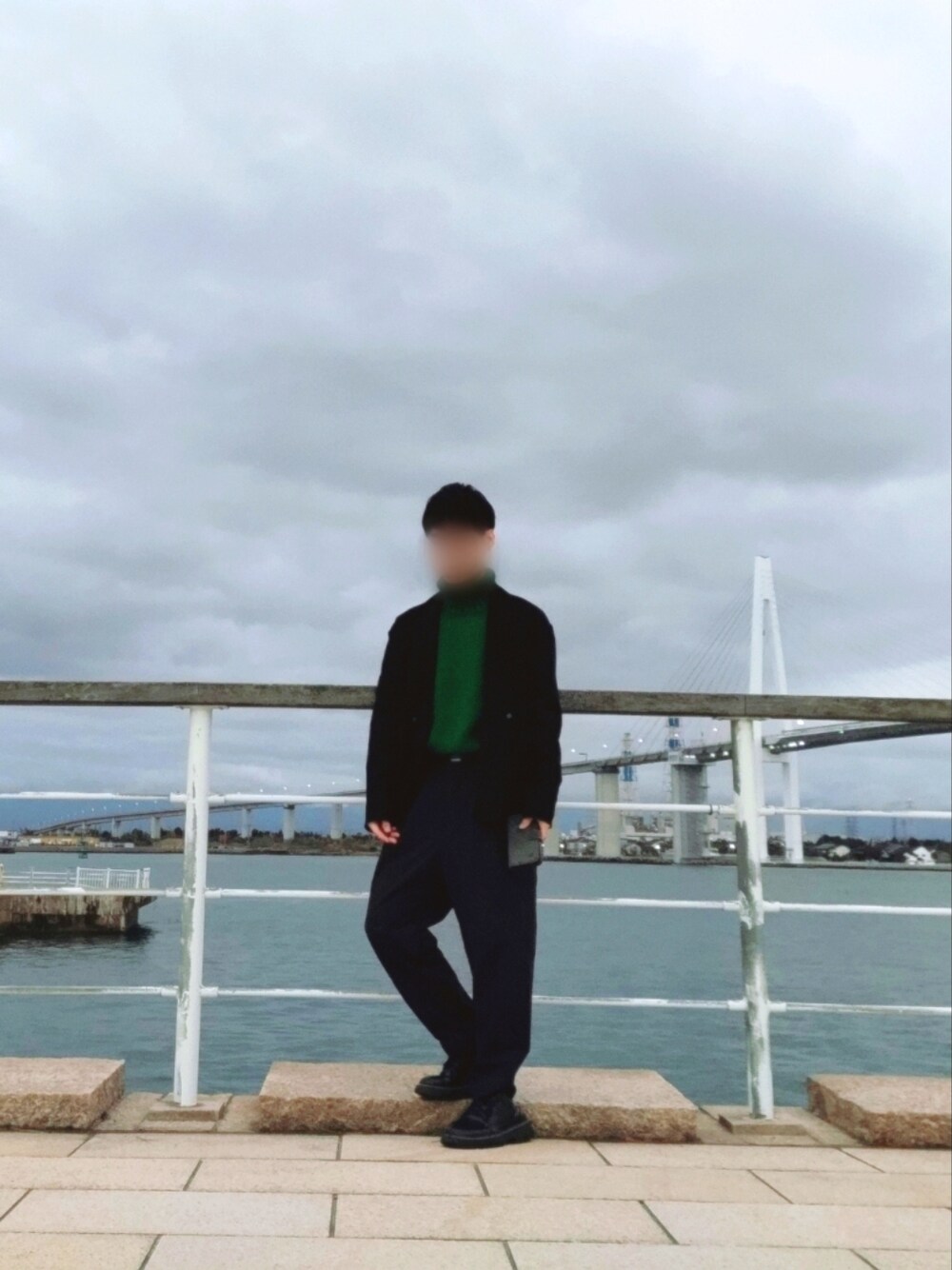 「ニット、低身長コーデ、秋冬コーデ、きれいめカジュアル」｜「GUのアイテム（ニット/セーター、グリーン系）」を使った、きつきさん（メンズ・160cm）の秋コーディネートの1枚目の写真