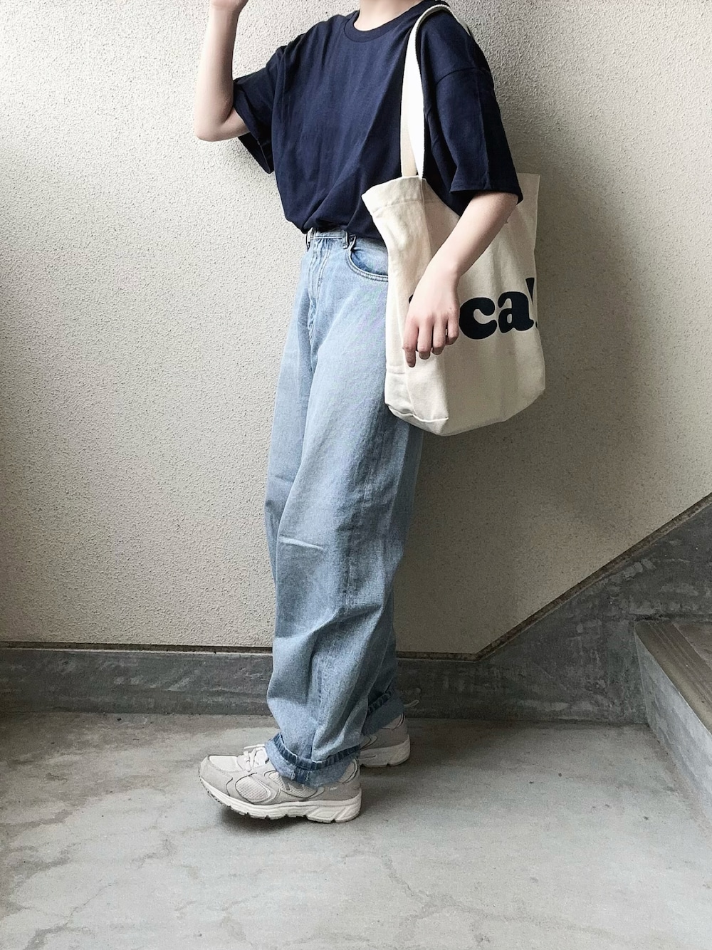 「GILDANのGILDAN/ギルダン ビッグシルエット USAオーバーサイズ 無地 半袖Tシャツ（Tシャツ/カットソー、ブルー系）」を使った、あやたさん（レディース・152cm）の春コーディネートの1枚目の写真
