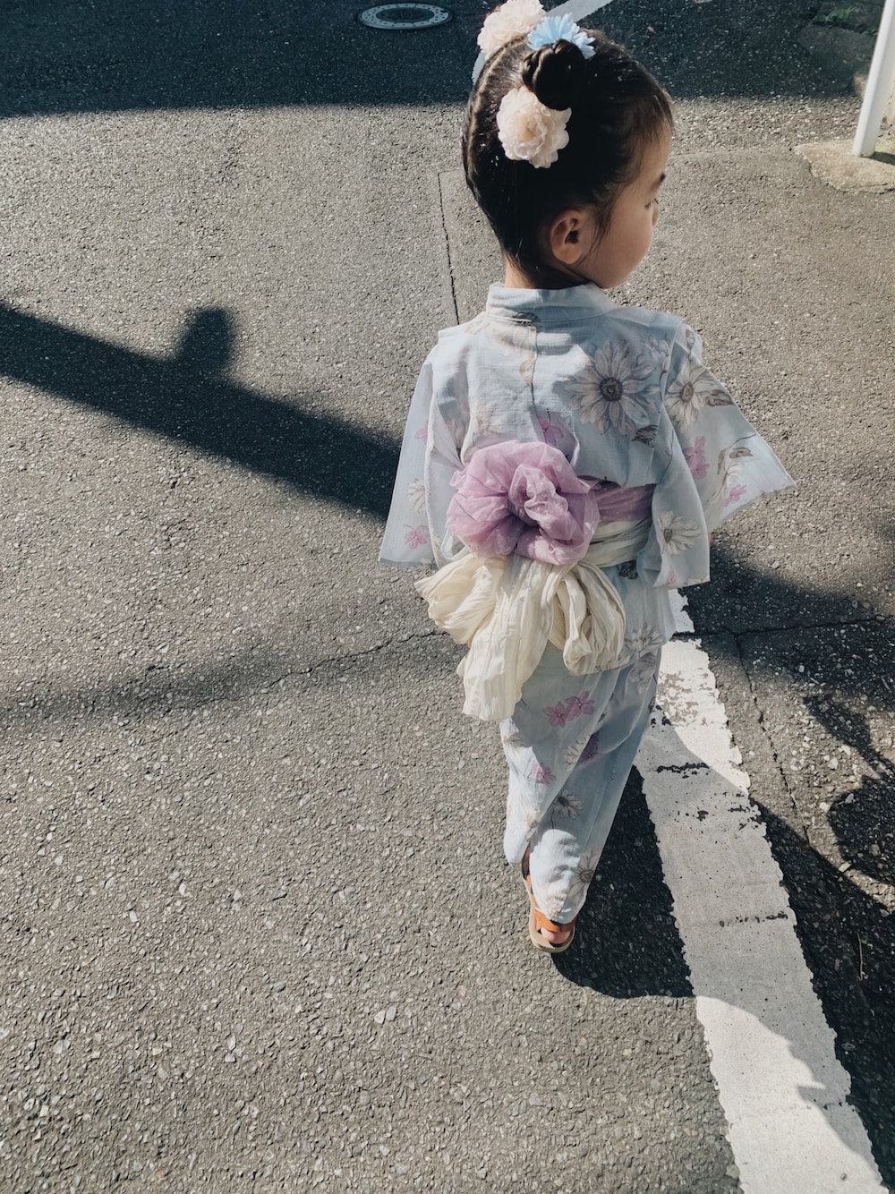 「浴衣、浴衣女子、夏コーデ、今日のコーデ、お出かけコーデ、キッズコーデ、キッズファッション、女の子コーデ、おんなのこ、4歳」｜「apres les coursの【帯2本・巾着セット】あぷれのはんなり浴衣（浴衣、ブルー系）」を使った、yukiさん（レディース・154cm）の夏コーディネートの1枚目の写真
