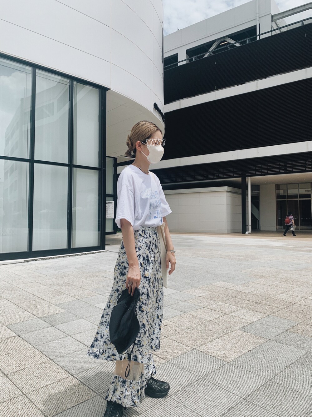 「夏コーデ、大人カジュアル、低身長コーデ、低身長、ママコーデ、ママファッション、白Tシャツ、ラクチンコーデ、シンプル」｜「CONVENIENCE YOUNGのアイテム（Tシャツ/カットソー、ホワイト系）」を使った、yukiさん（レディース・154cm）の夏コーディネートの1枚目の写真