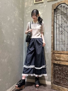 「axes femme（アクシーズファム）の紋章風エンボスデザインバッグ（ボストンバッグ、ブラック系）」を使った、axes femmeさん（レディース・168cm）の春コーディネート