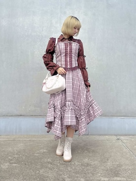 「axes femme（アクシーズファム）のチャーム付ローズキルトバッグ（ボストンバッグ、ホワイト系）」を使った、axes femmeさん（レディース・168cm）の春コーディネート