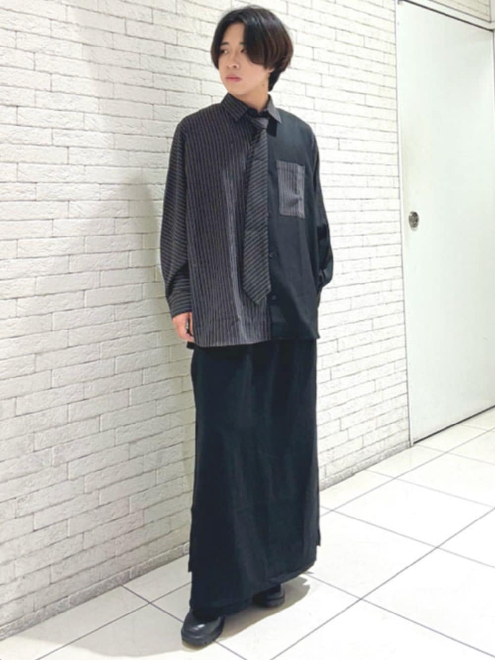 「axes femme、AXES-X、axes femme POETIQUE、レディース男子、レディースアイテム、秋っぽコーデ更新中、秋コーデ、モノトーン、ブーツ、お出かけコーデ」｜「axes femmeのベルト付レースワークブーツ（ブーツ、ブラック系）」を使った、axes femmeさん（メンズ・162cm）の秋コーディネートの1枚目の写真