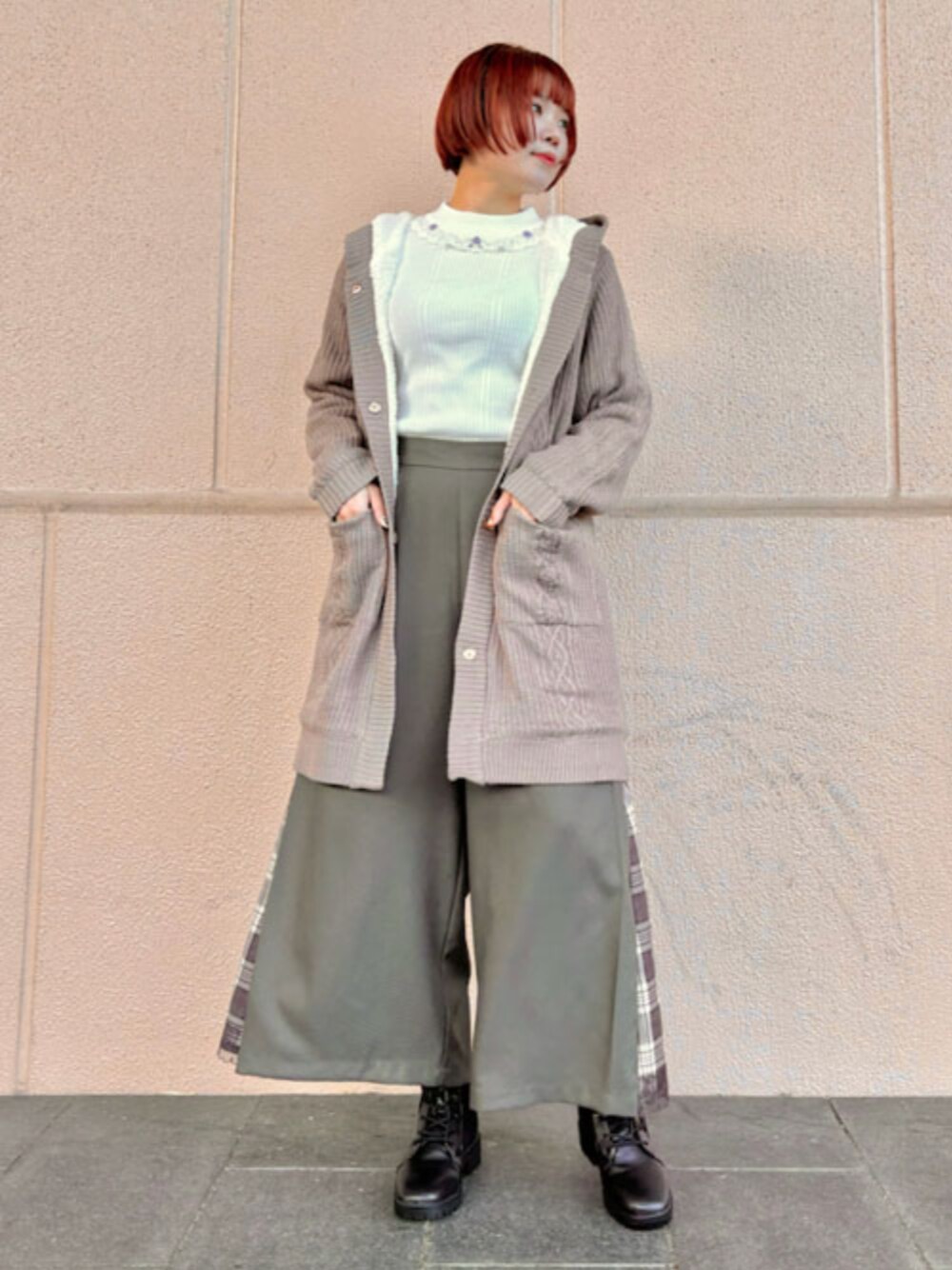 「axes femme、高身長、高身長女子、高身長コーデ、ニット、ブーツ、冬コーデ、チェック、シンプル」｜「axes femmeのベルト付レースワークブーツ（ブーツ、ブラック系）」を使った、axes femmeさん（レディース・165cm）の秋コーディネートの1枚目の写真