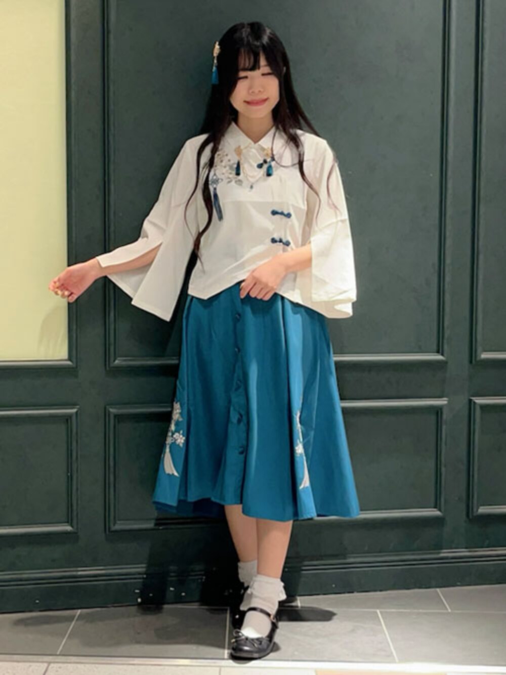 「axes femme、低身長、低身長コーデ、お出かけコーデ、秋服準備はじめました、デートコーデ、セットアップ、大人かわいい、ジャスミン、刺繍」｜「axes femmeのジャスミン刺繍チャイナブラウス（シャツ/ブラウス、ホワイト系）」を使った、axes femmeさん（レディース・154cm）の夏コーディネートの1枚目の写真