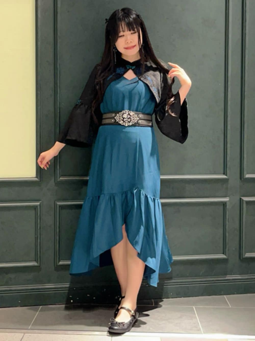 「axes femme、axes femme POETIQUE、低身長、低身長コーデ、150cm台コーデ、おでかけコーデ、ワンピース、ワンピーススタイル、ロータス、チャイナ、マーメイドワンピース」｜「axes femme POETIQUEのロータス刺繍チャイナワンピース（ワンピース、ブルー系）」を使った、axes femmeさん（レディース・154cm）の夏コーディネートの1枚目の写真