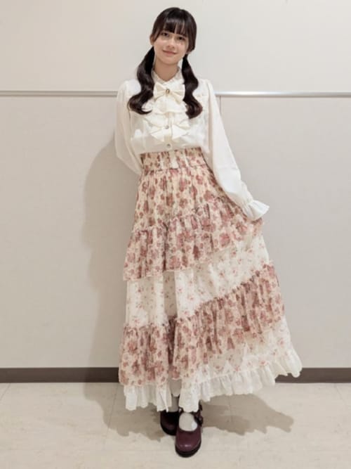 リボン×ジャボブローチ付ブラウス