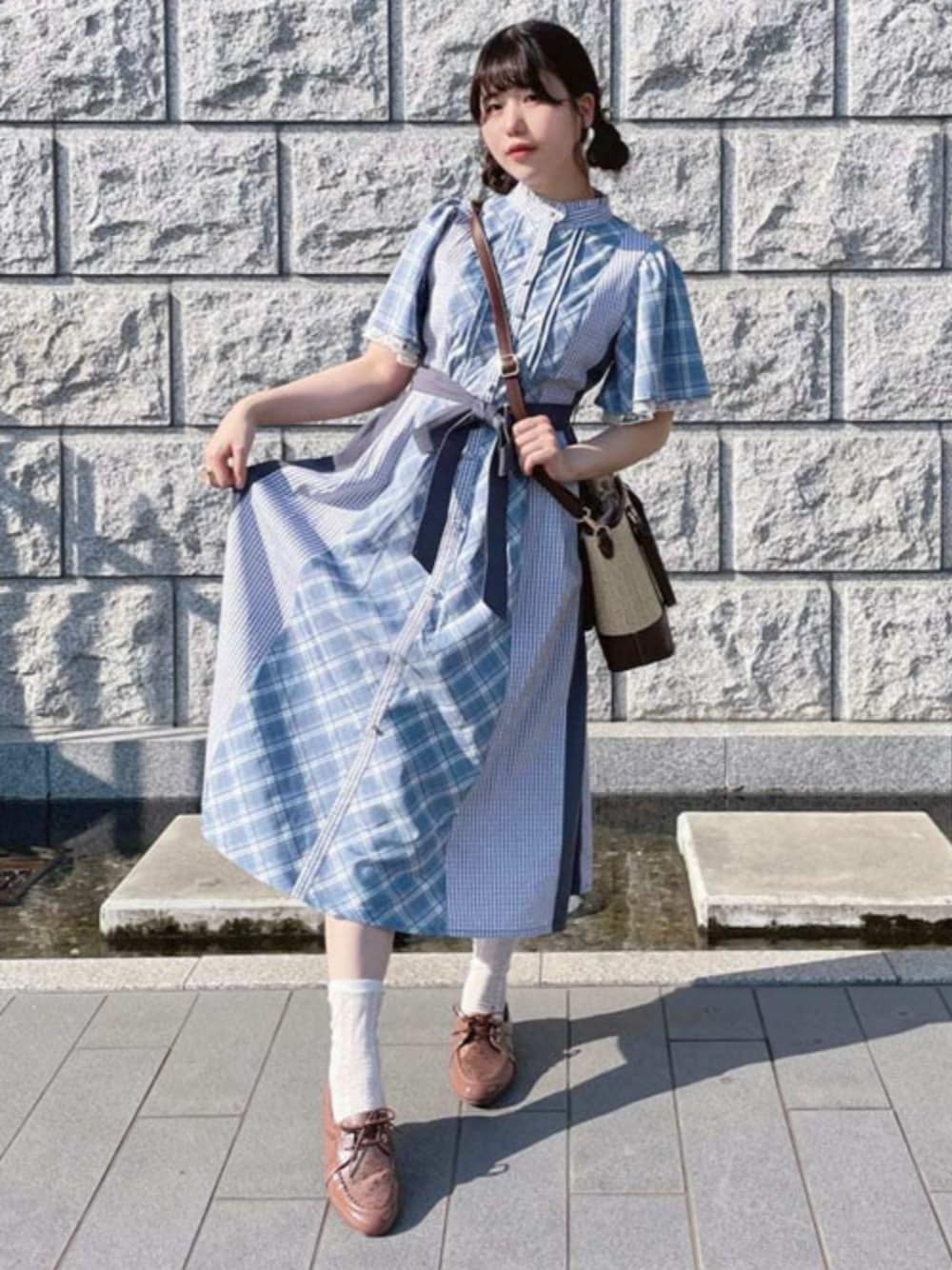 「axes femme、カタログ掲載アイテム_axes femme、リボン、デートコーデ、ワンピース、夏コーデ、低身長女子、カジュアルスタイル、大人ガーリー」｜「axes femmeのローズ刺繍透かしソックス（ソックス/靴下、ホワイト系）」を使った、axes femmeさん（レディース・155cm）の夏コーディネートの1枚目の写真