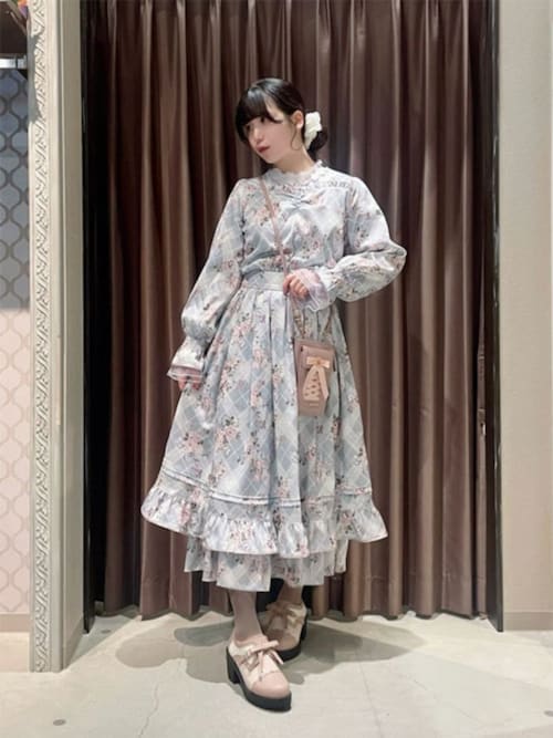 チェック×フラワー柄ブラウス