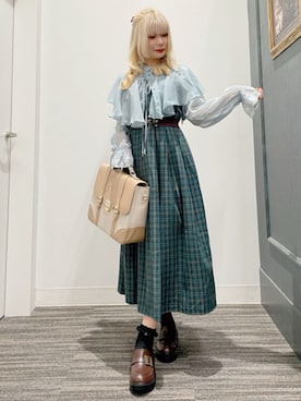 「刺繍」｜「アイテム（ジャンパースカート）」を使った、axes femmeさん（レディース・155cm）の秋コーディネート