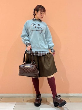 「アイテム（Tシャツ/カットソー、グリーン系）」を使った、axes femmeさん（レディース・165cm）の冬コーディネート