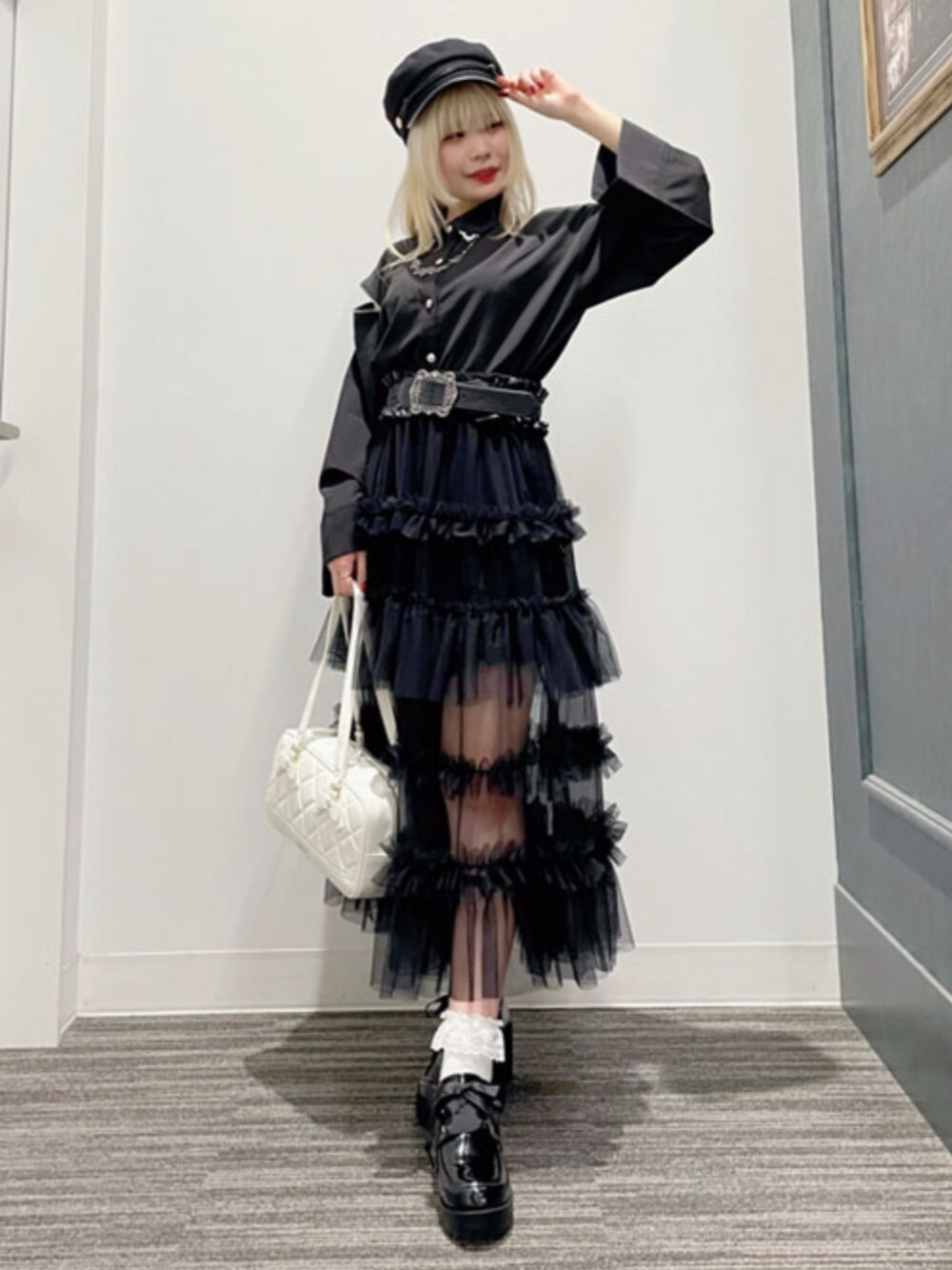 「axes femme、axes femme POETIQUE、低身長コーデ、低身長、秋コーデ、デートコーデ、韓国ファッション、ロングスカート、モノトーン、厚底シューズ、レイヤードスタイル、オールブラック」｜「axes femme POETIQUEの調節リボン付ミニペチパンツ（その他アンダーウェア/インナー、ブラック系）」を使った、axes femmeさん（レディース・155cm）の秋コーディネートの1枚目の写真