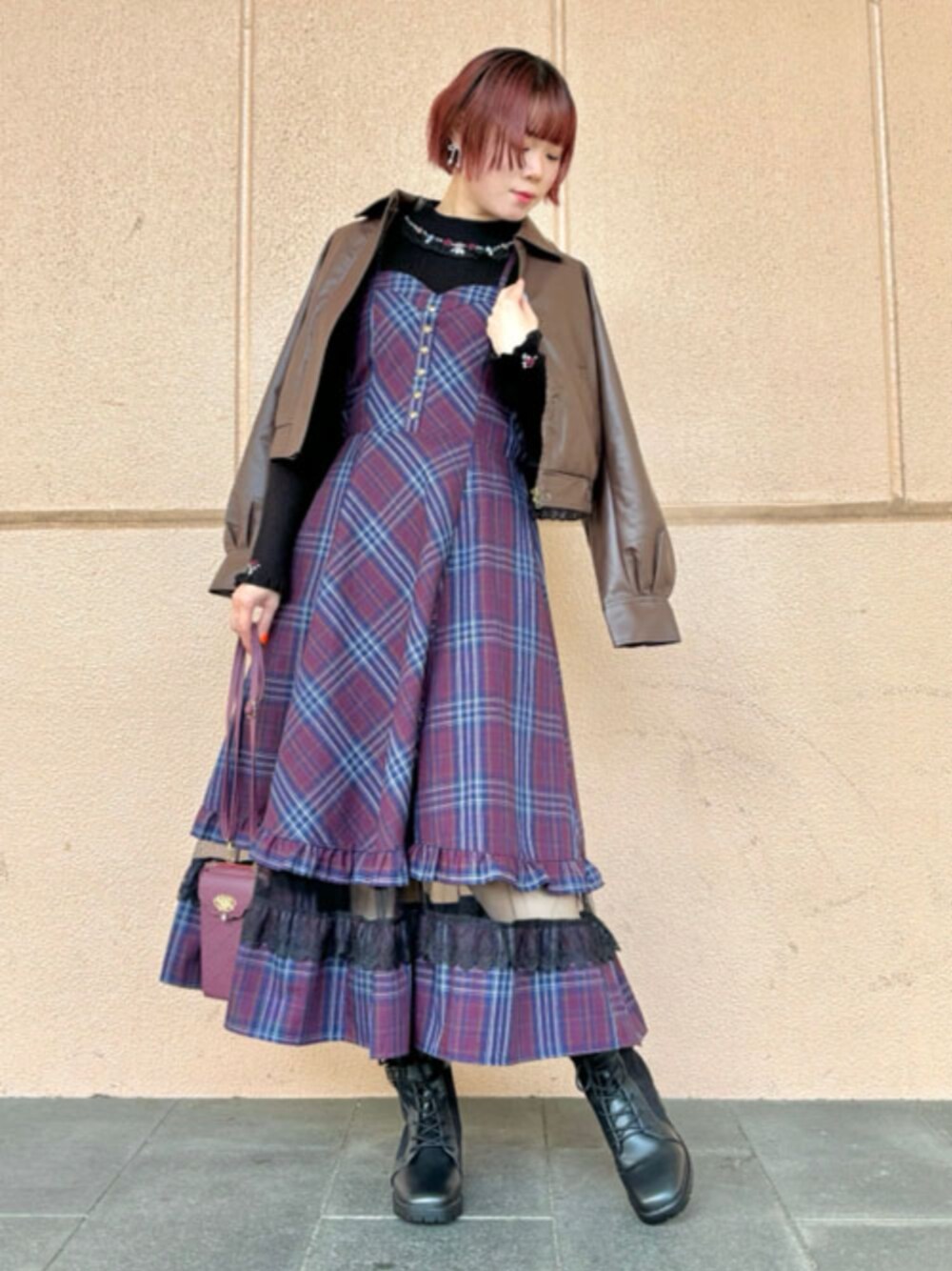 「axes femme、高身長女子、高身長コーデ、レザー、テーマパークコーデ、秋っぽコーデ更新中、デートコーデ、チェック、お出かけコーデ、ブラウン、秋のコーデ」｜「axes femmeのベルト付レースワークブーツ（ブーツ、ブラック系）」を使った、axes femmeさん（レディース・165cm）の秋コーディネートの1枚目の写真