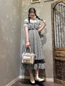 「axes femme（アクシーズファム）のダブルクロスレースシューズ（パンプス、ホワイト系）」を使った、axes femmeさん（レディース・165cm）の夏コーディネート